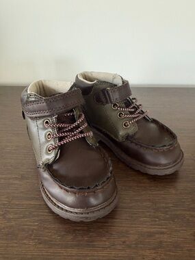 EUC. Size 7 Osh Kosh Toddler Shoes